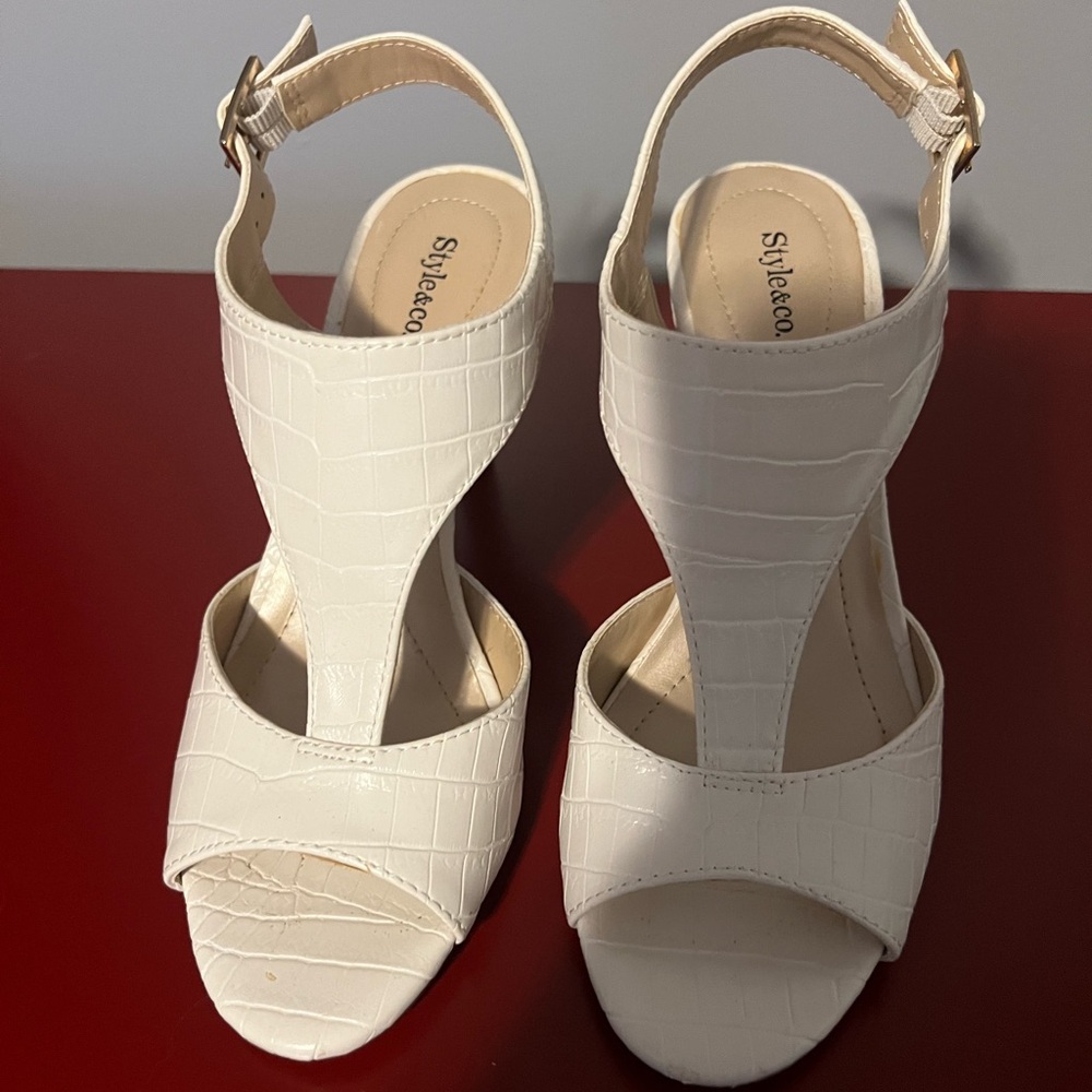 Gently used heeled shoes